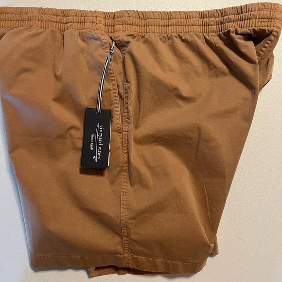 Vineyard Vines NWT khaki shorts - Picture 3 of 8